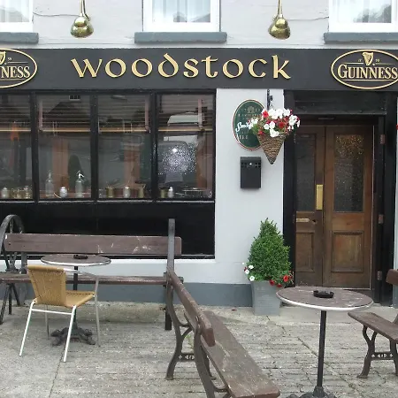 Woodstock Arms - Bar, Bed & Breakfast-3